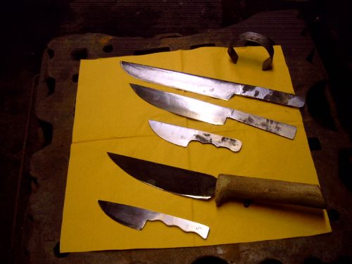 von unten, Dreifinger, K�chenmesser, Dreifinger, Monostahl mit Hammon, 128 Lagen Damast  Messer undArmreifen 